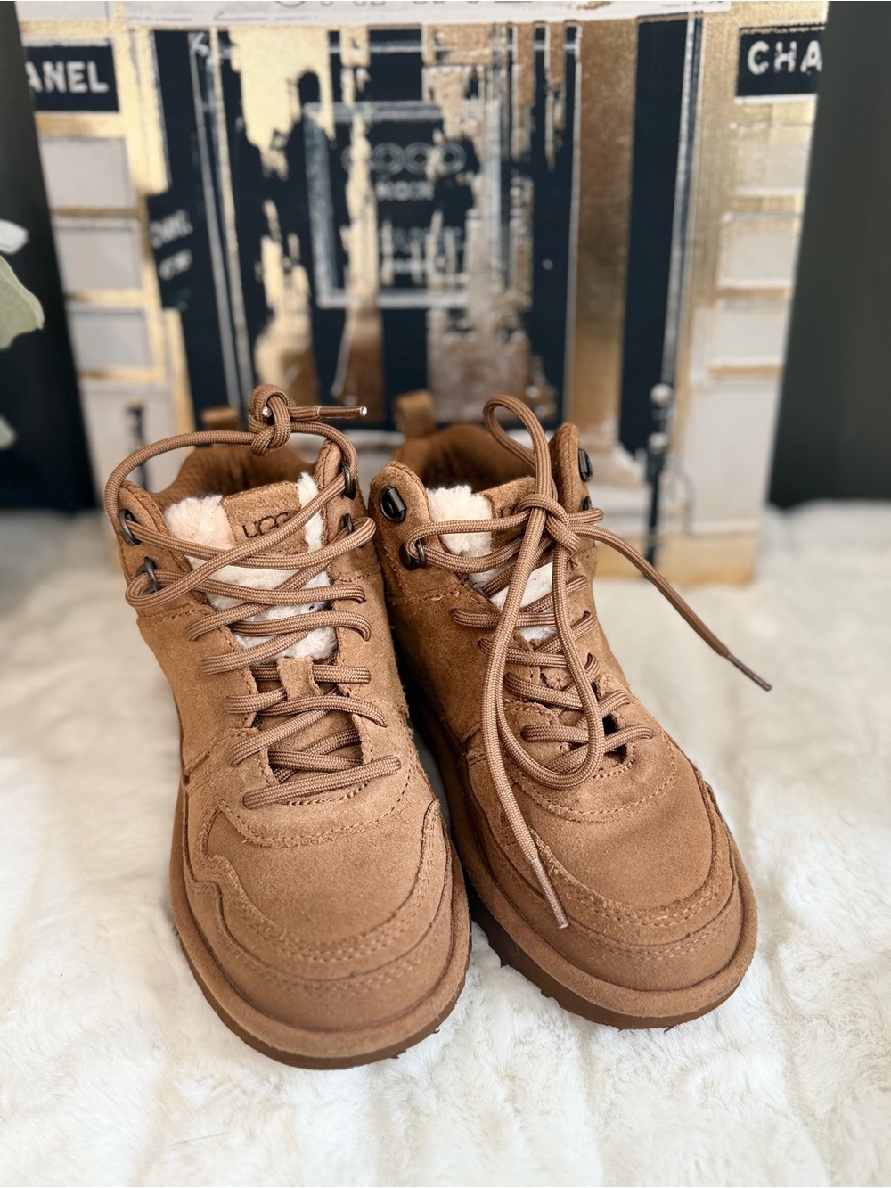 UGG kid Chestnut Lace-Up Suede Booties